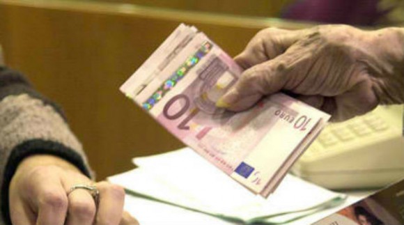 Δημόσιο: Αναγκαστική έξοδος με τσεκούρι στις συντάξεις